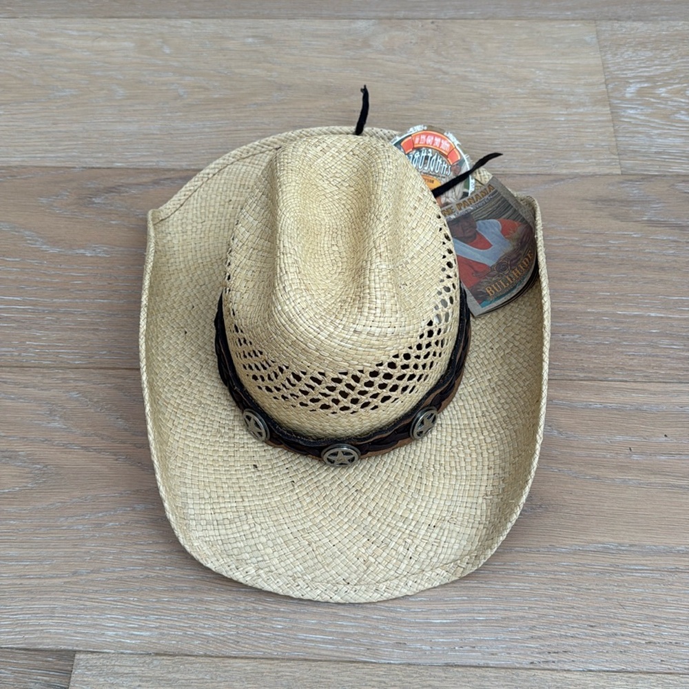 Size medium. 4” brim. Cowgirl hat 
Bullhide by Montecarlo Hat Co. Cowboy hat
